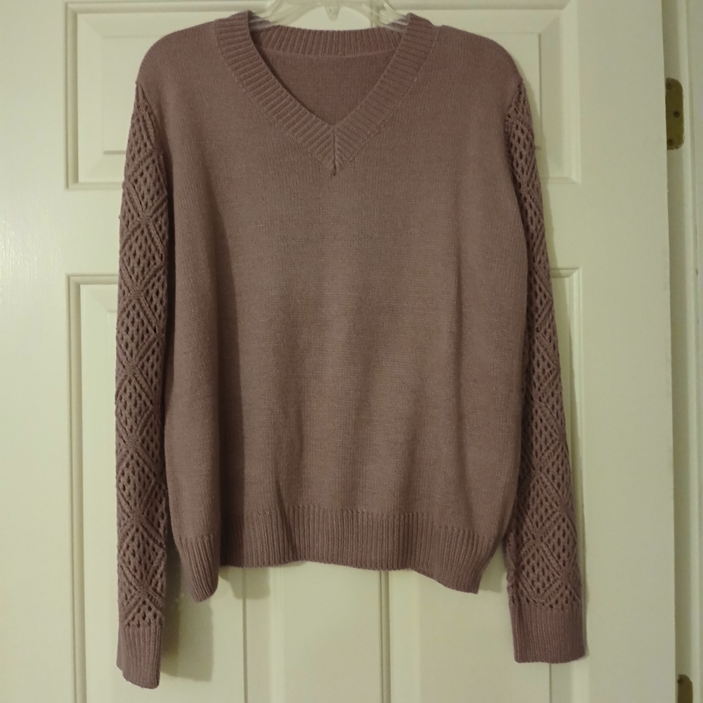 NWOT L Women's V-Neck Sweater with Lace Sleeves - Mauve